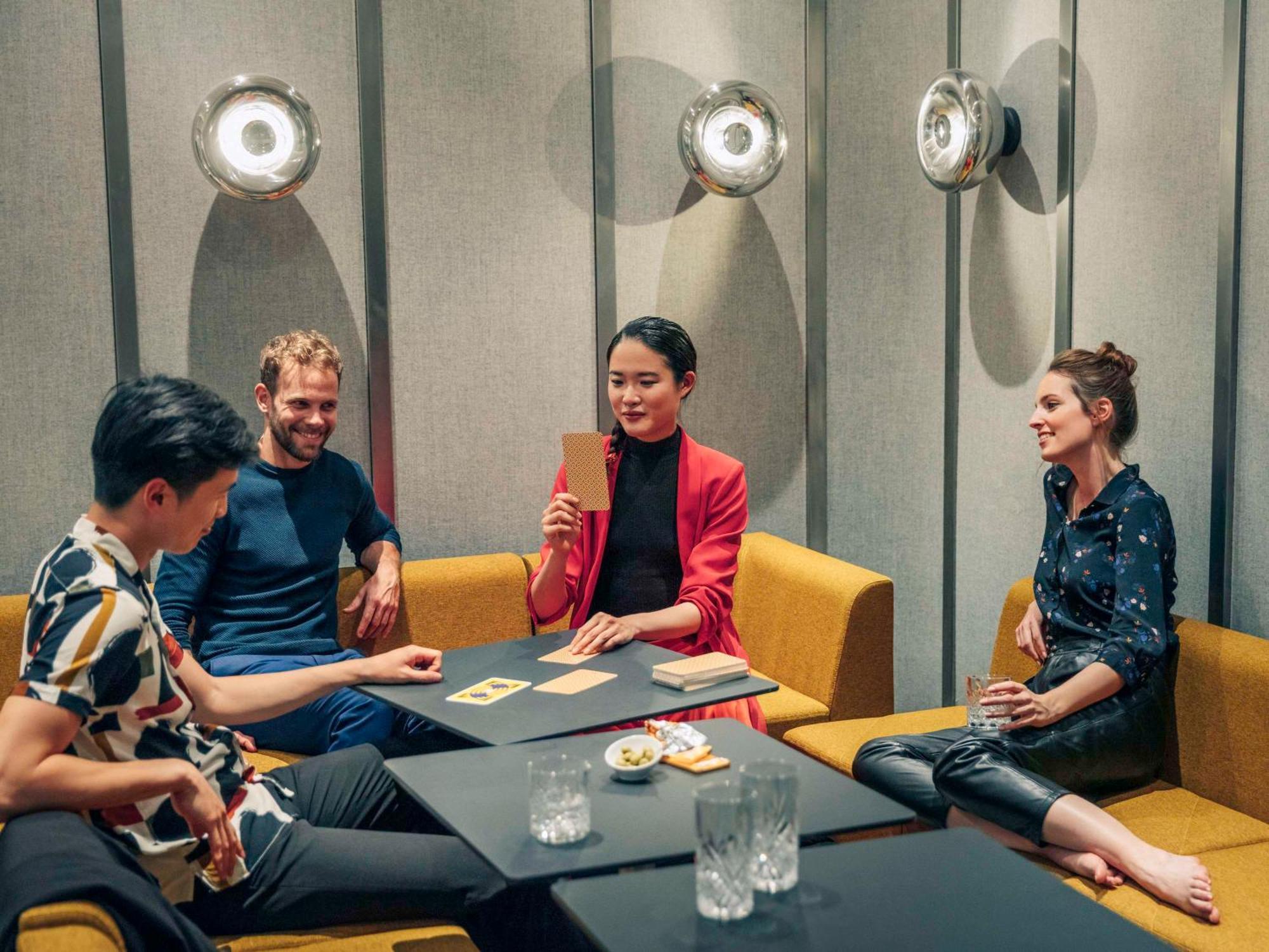 Pullman New Delhi Aerocity Kültér fotó The band in 2019