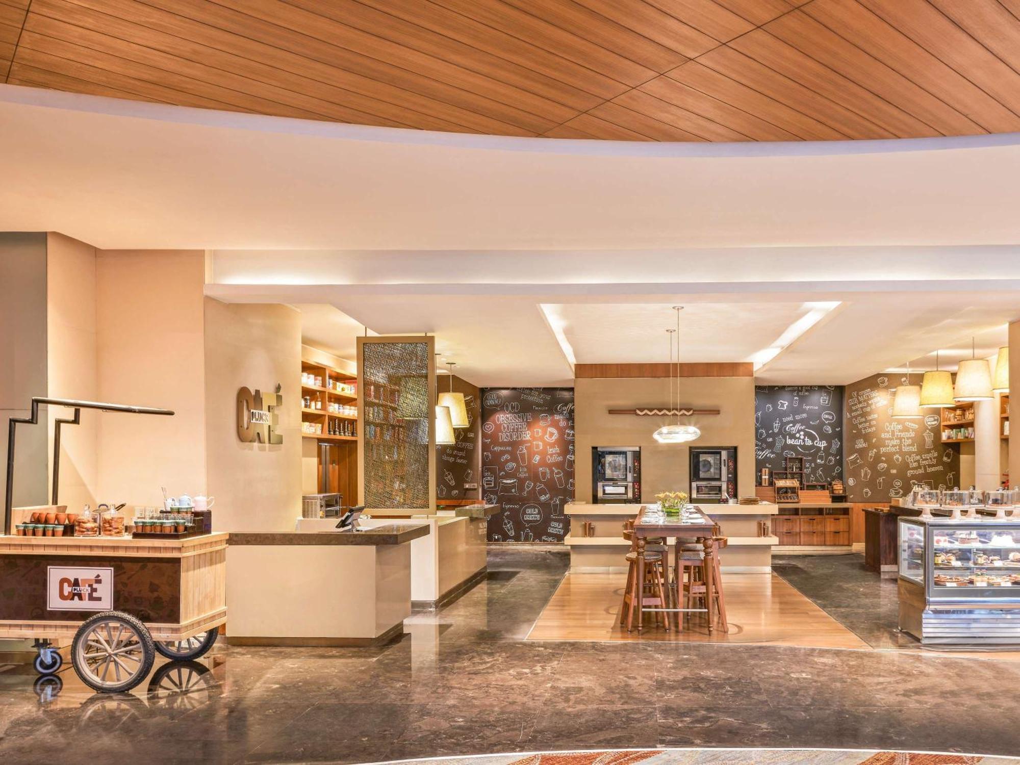 Pullman New Delhi Aerocity Kültér fotó The lobby lounge