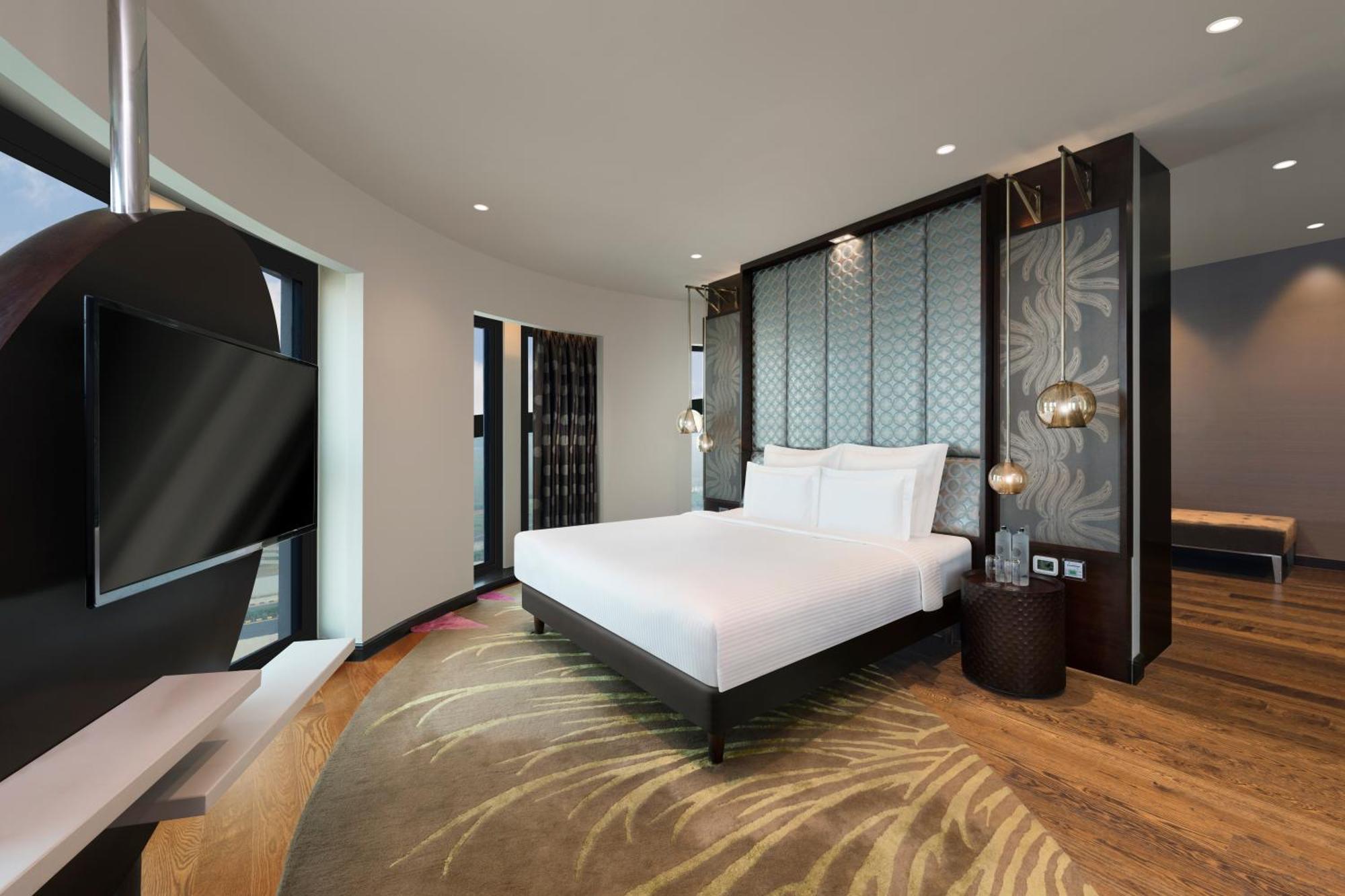 Pullman New Delhi Aerocity Kültér fotó Suite bedroom