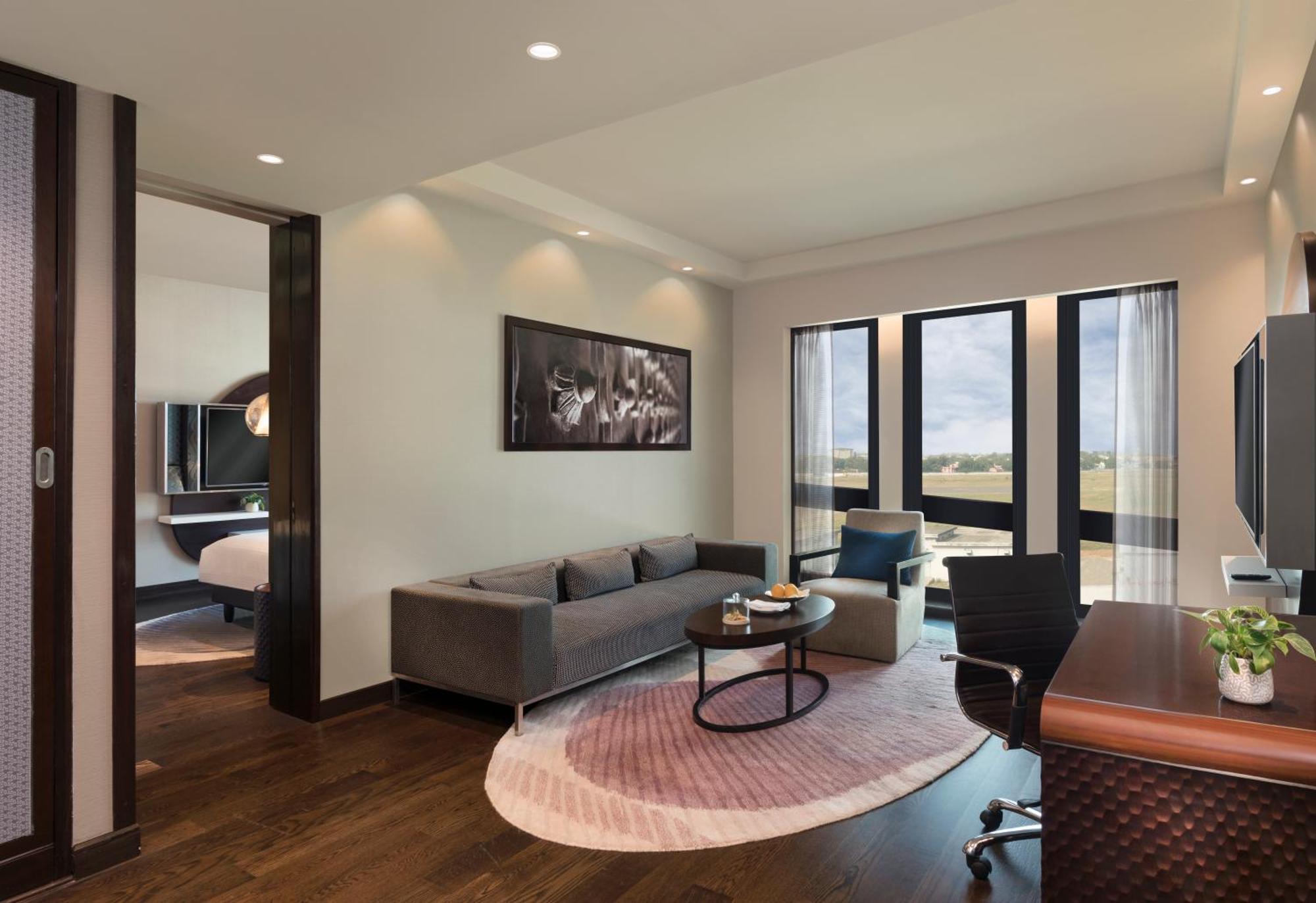 Pullman New Delhi Aerocity Kültér fotó Suite